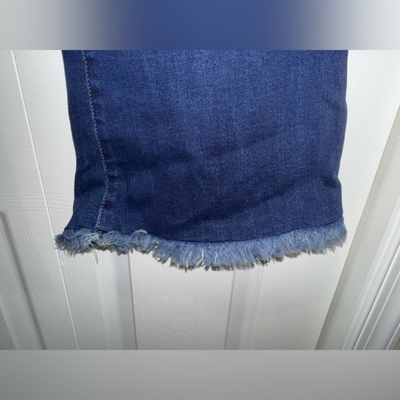 Risen Full Size High Rise Frayed Hem Flare Jeans. Size Jr 9. Dark blue. EUC - Picture 6 of 15